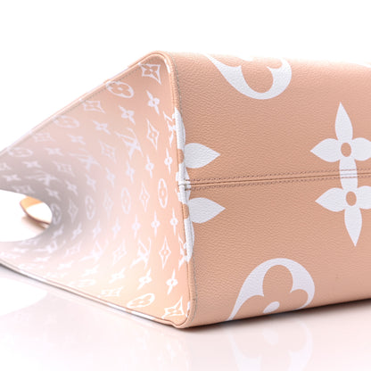 Louis Vuitton Monogram Giant By The Pool OnTheGo GM Brume 7 of 11