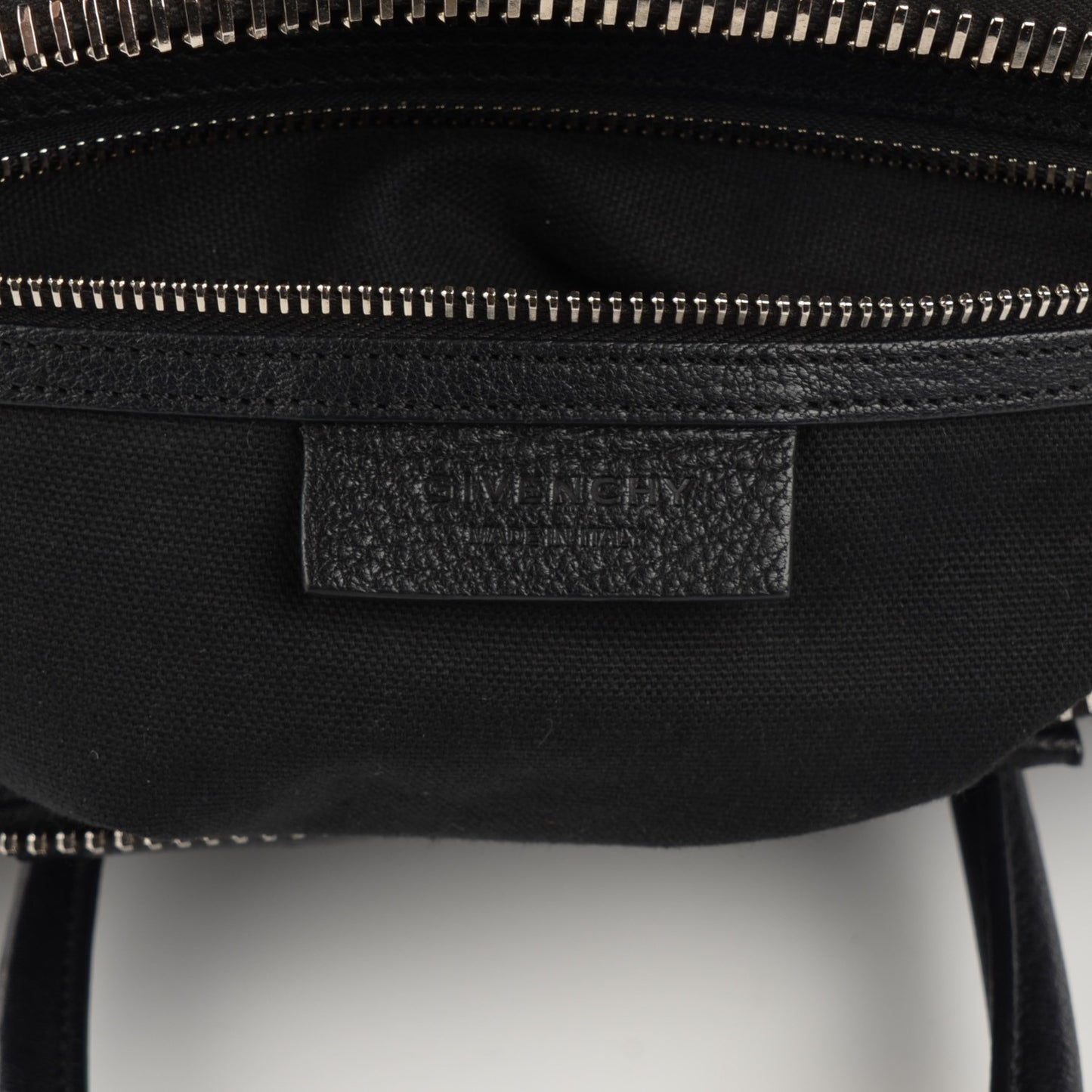 Sugar Goatskin Medium Antigona Black