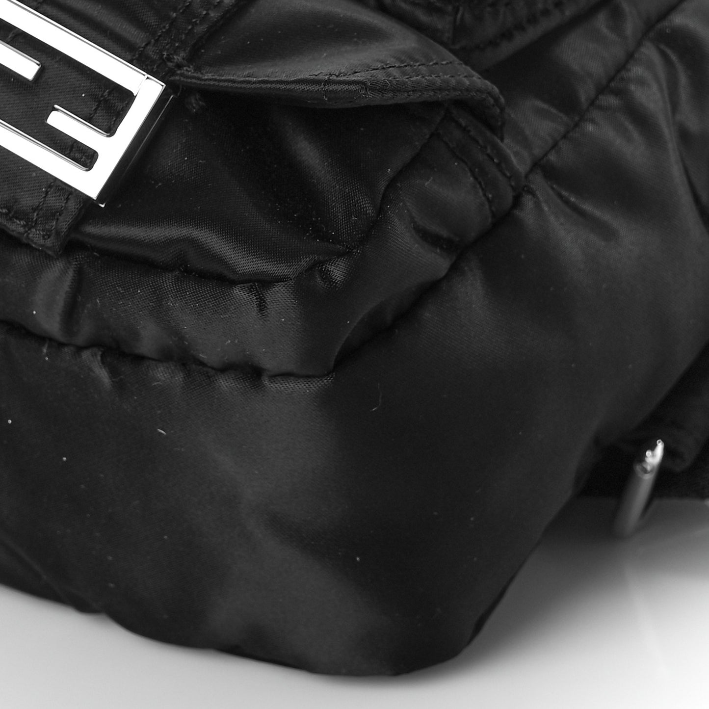 Econyl Cuoio Romano Multipocket Baguette Black