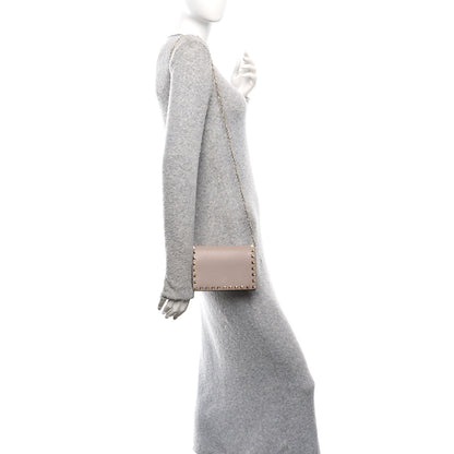 Valentino Garavani Vitello Rockstud Wallet On Chain Poudre 2 of 9