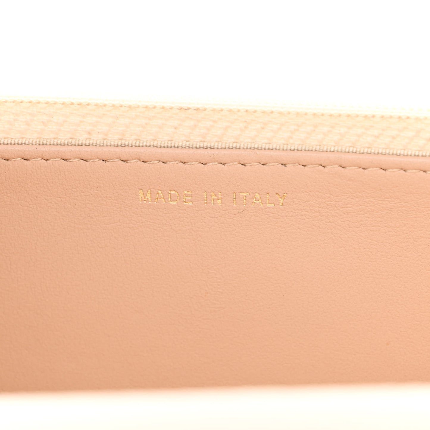 Grained Calfskin Quilted Cuba Wallet On Chain WOC White