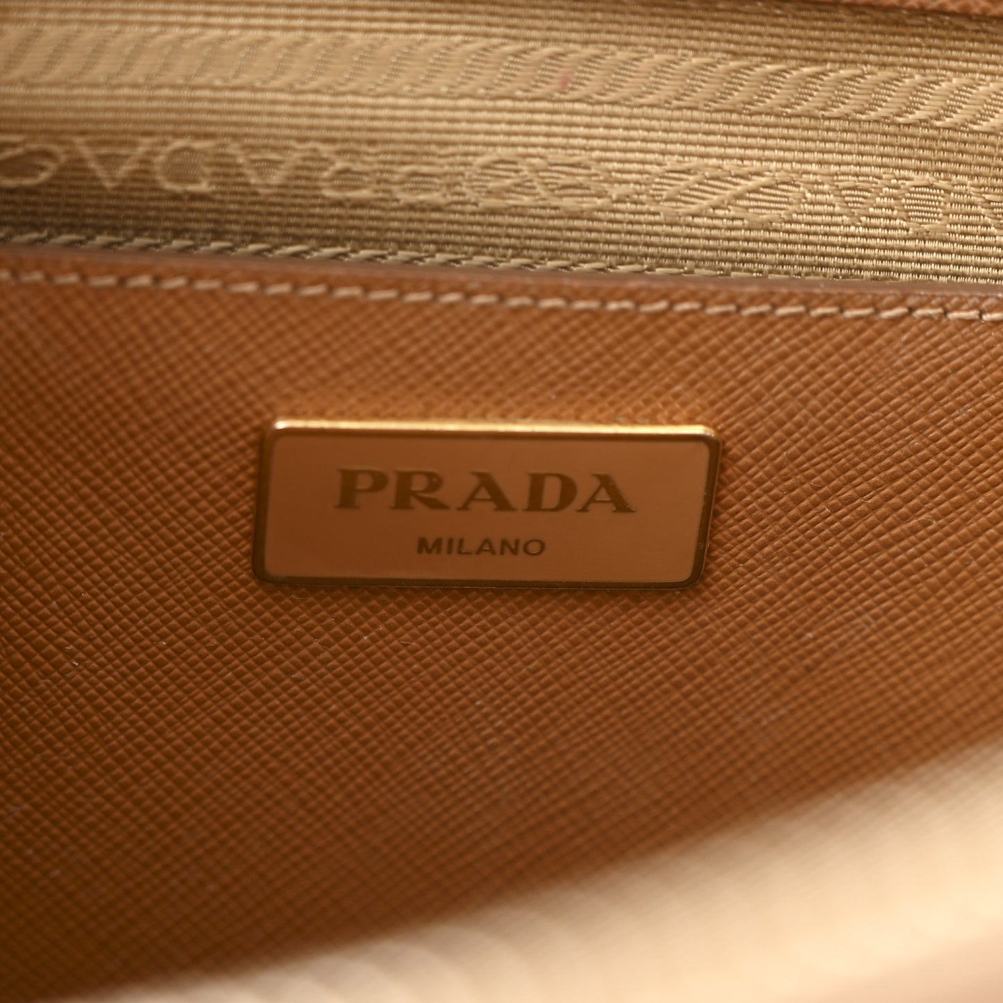 Saffiano Medium Galleria Double Zip Tote Caramel