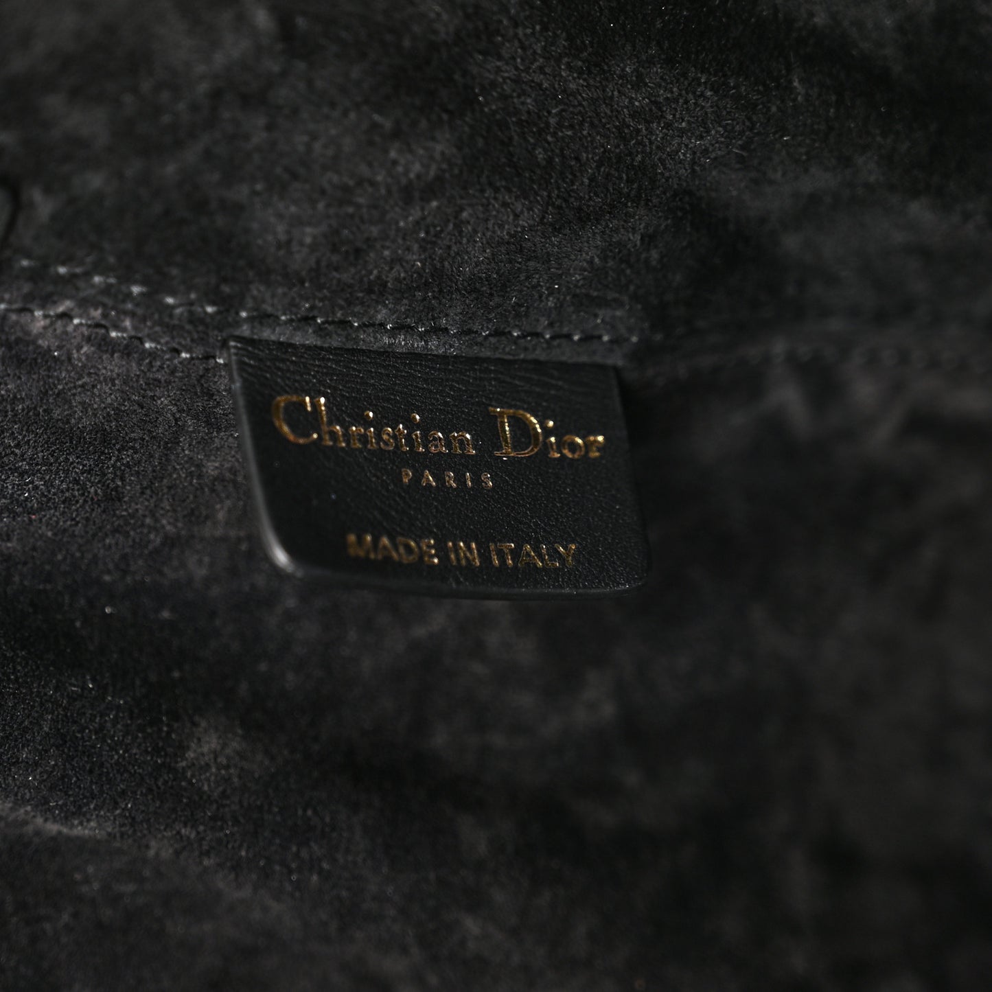 Calfskin Macrocannage Medium Toujours Black