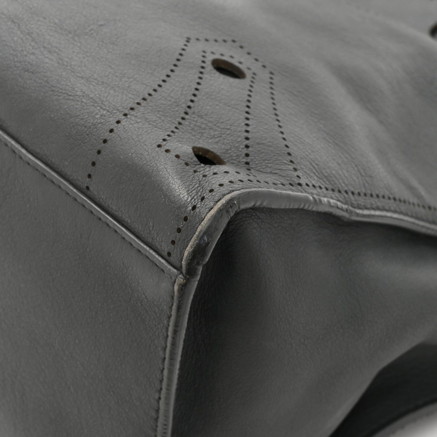Veau Soyeux Perforated Blackout Hardware City Gris Fossile