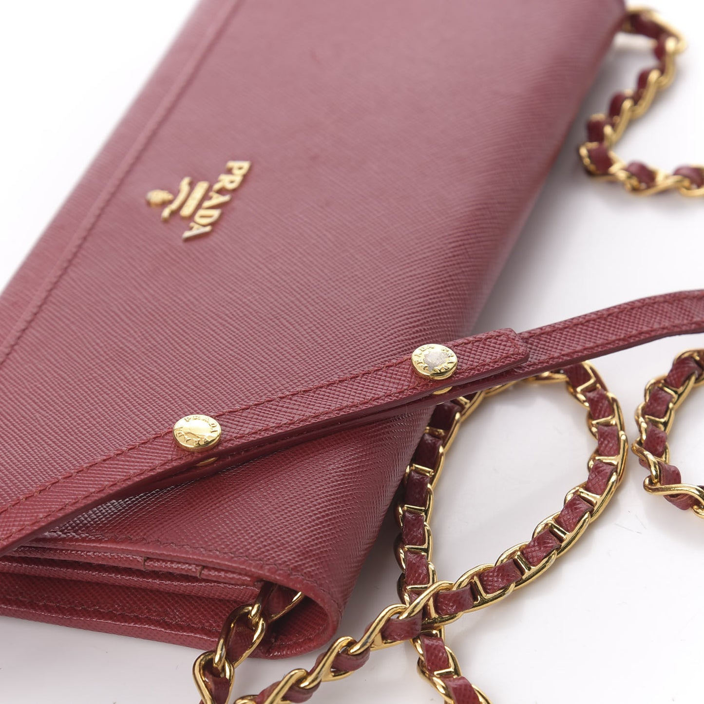 Saffiano Metal Oro Chain Wallet Fuoco