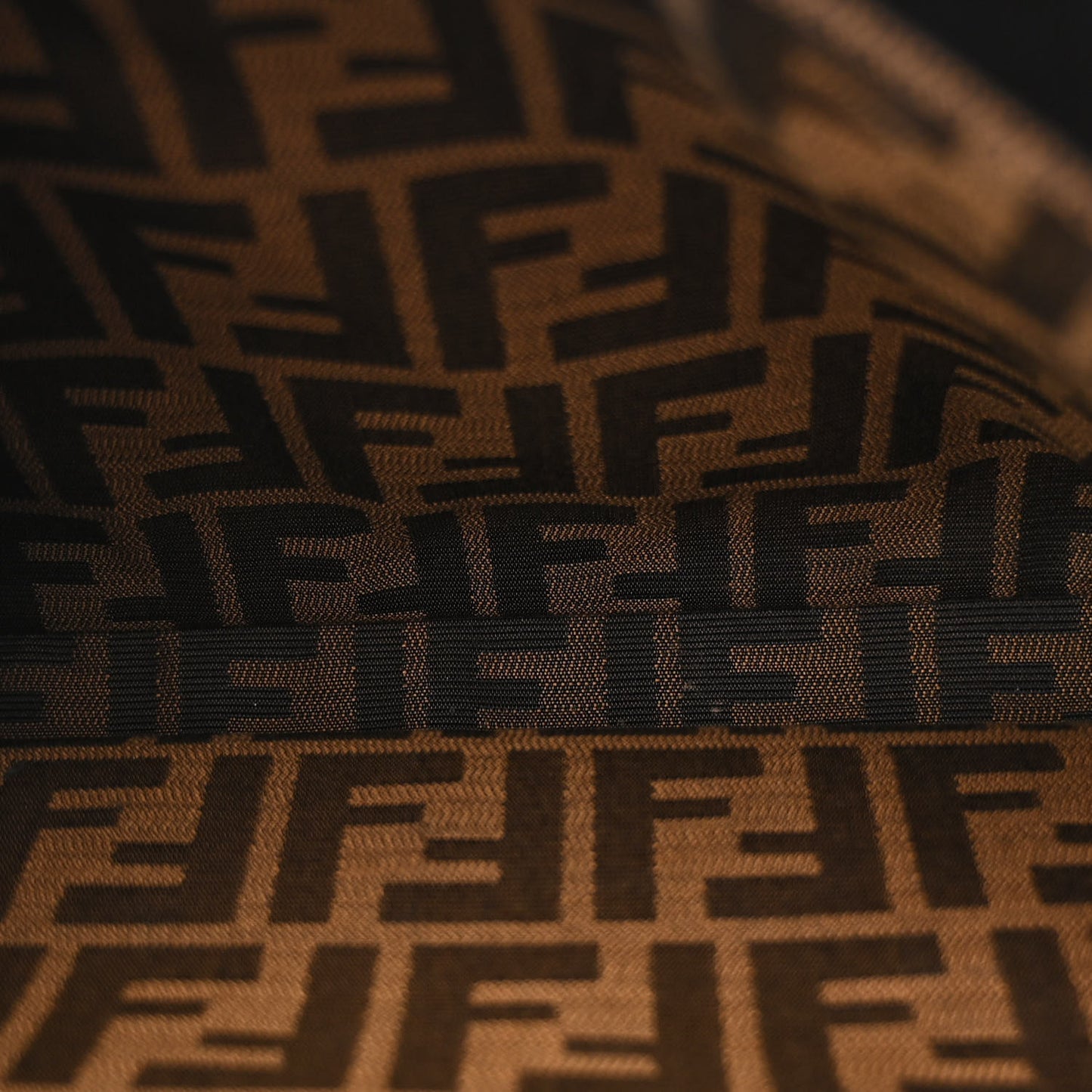 Vitello Seta Shiny Nappa Medium Peekaboo Iconic Satchel Black