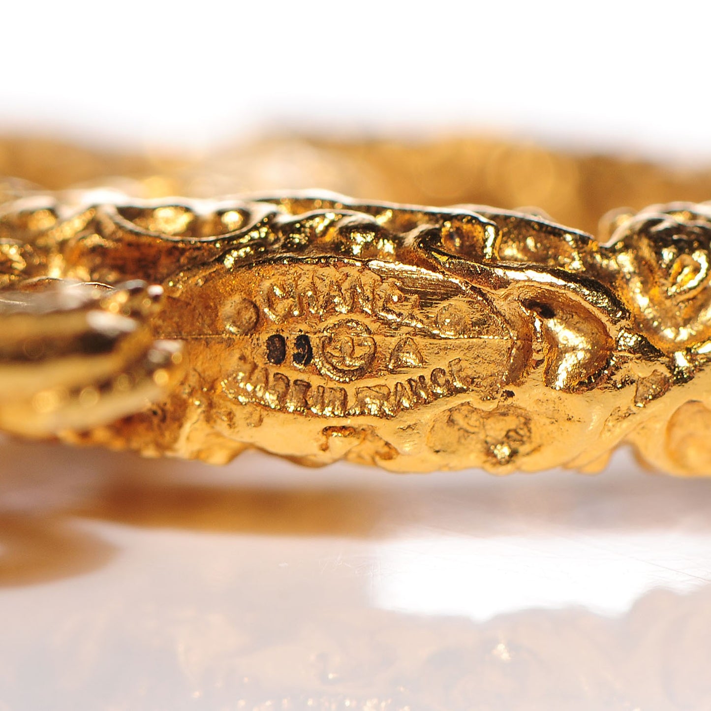 Large Baroque CC Pendant Necklace Gold
