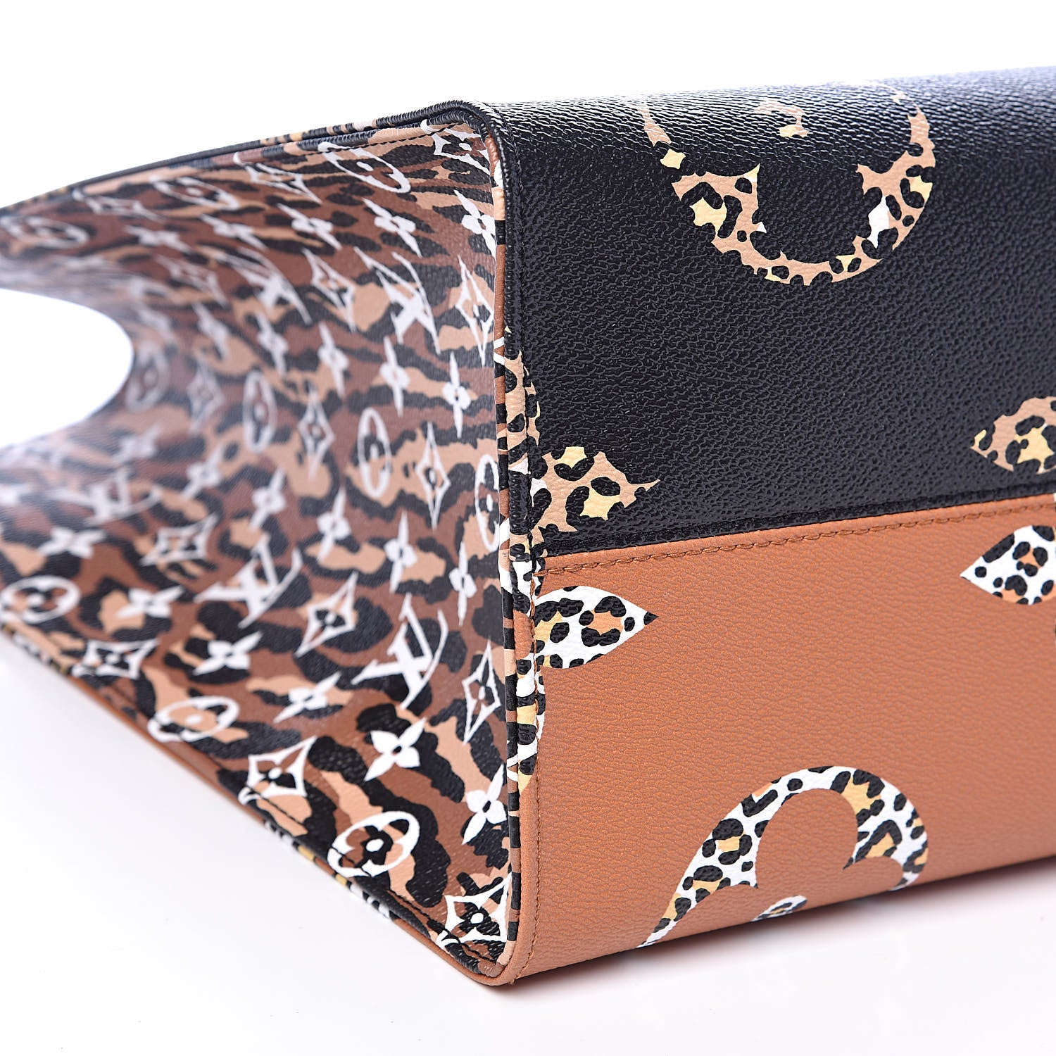 Louis Vuitton Monogram Giant Jungle Onthego GM Black 6 of 7