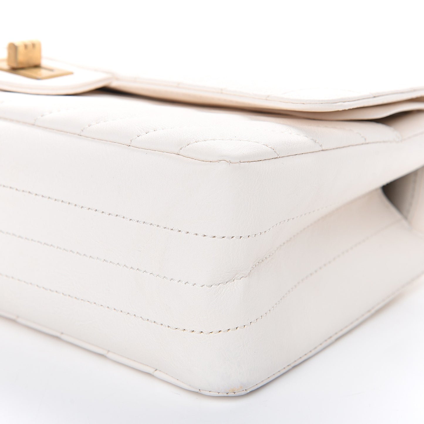 Aged Calfskin Chevron Quilted 2.55 Reissue 225 Flap White