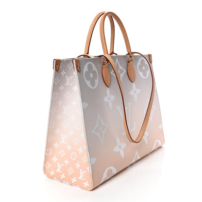Louis Vuitton Monogram Giant By The Pool Onthego GM Brume 2 of 6
