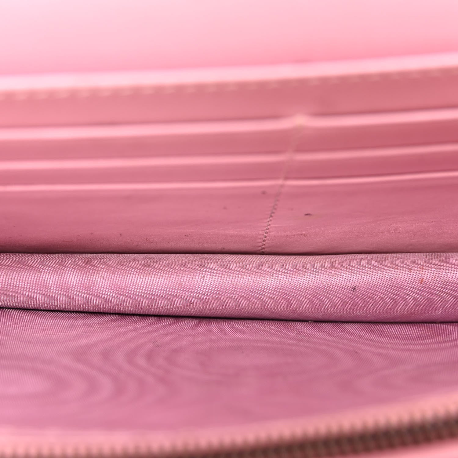 Gucci GG Supreme Monogram Strawberry Chain Wallet 9 of 14