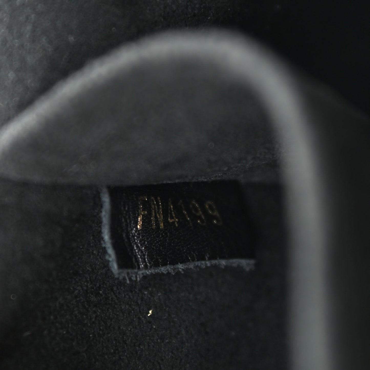 Calfskin New Wave Chain MM Black