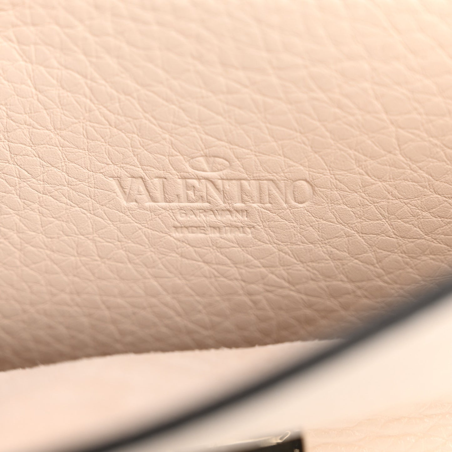 Vitello Medium Rockstud Flip Lock Crossbody Bag Light Ivory