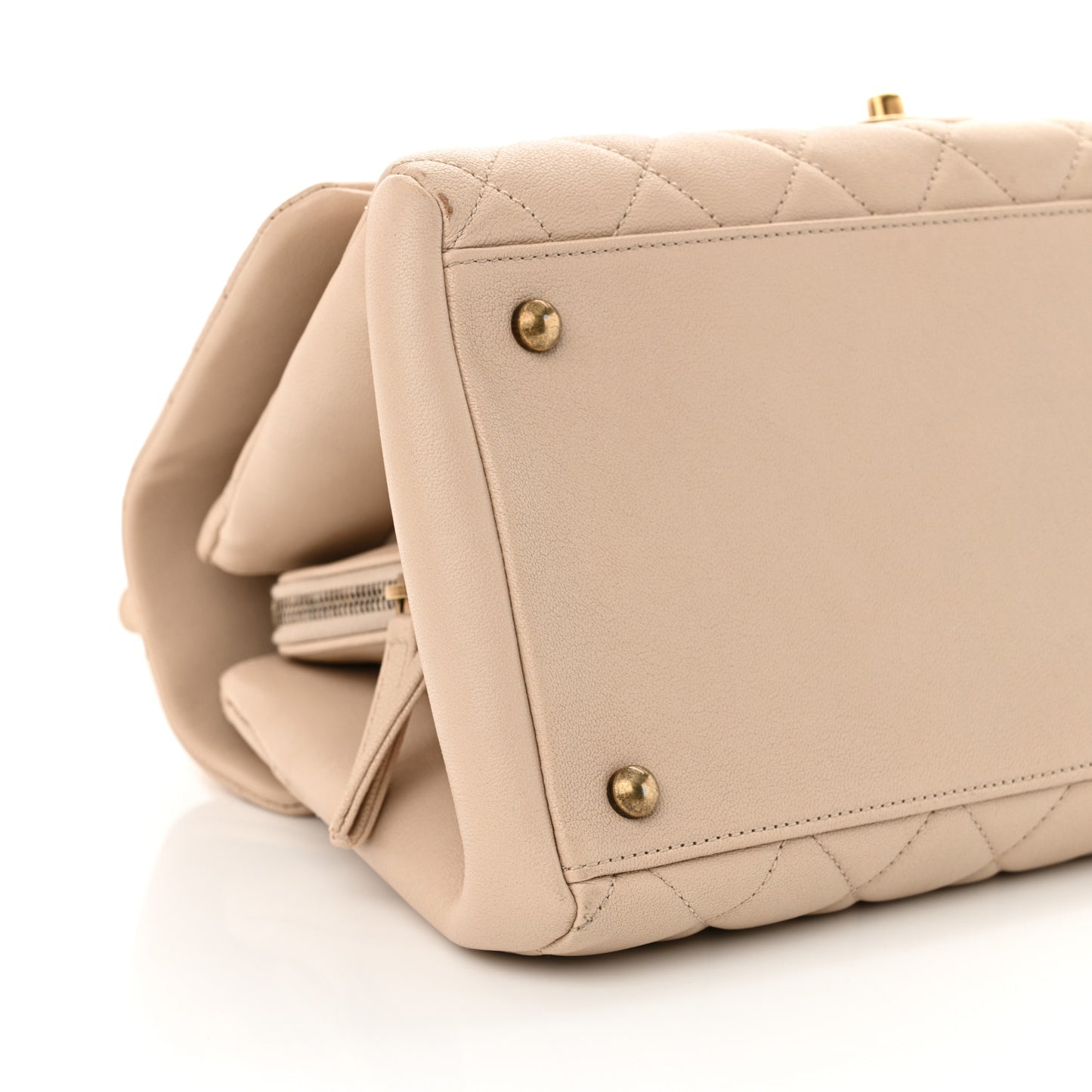 Shiny Sheepskin Quilted Large Trapezio Flap Beige