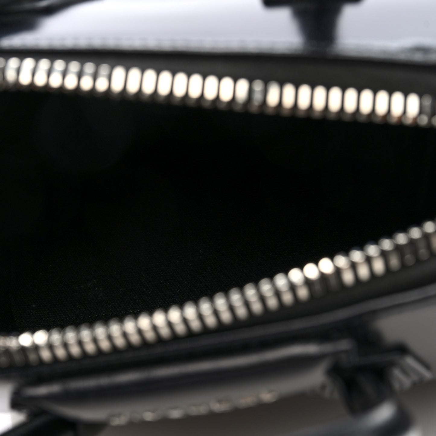 Shiny Lord Calfskin Mini Antigona Black