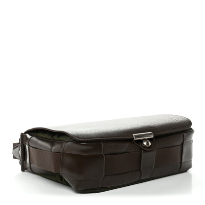 Louis Vuitton Taiga Andrei Messenger Bag Grizzli 4 of 11