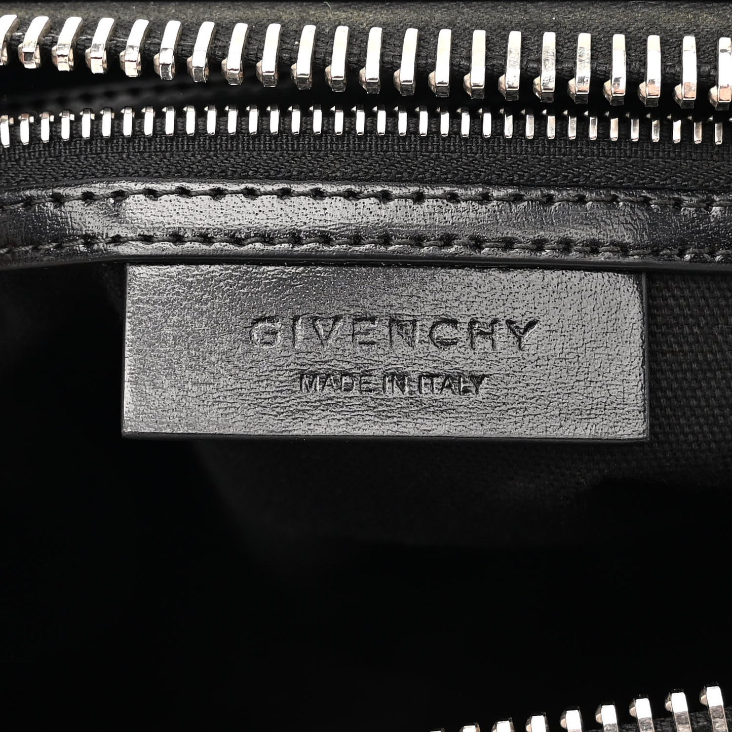 Shiny Lord Calfskin Medium Antigona Black