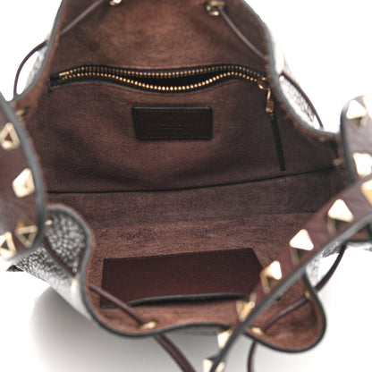 Valentino Garavani Grained Calfskin Rockstud Bucket Bag Rubin 5 of 10