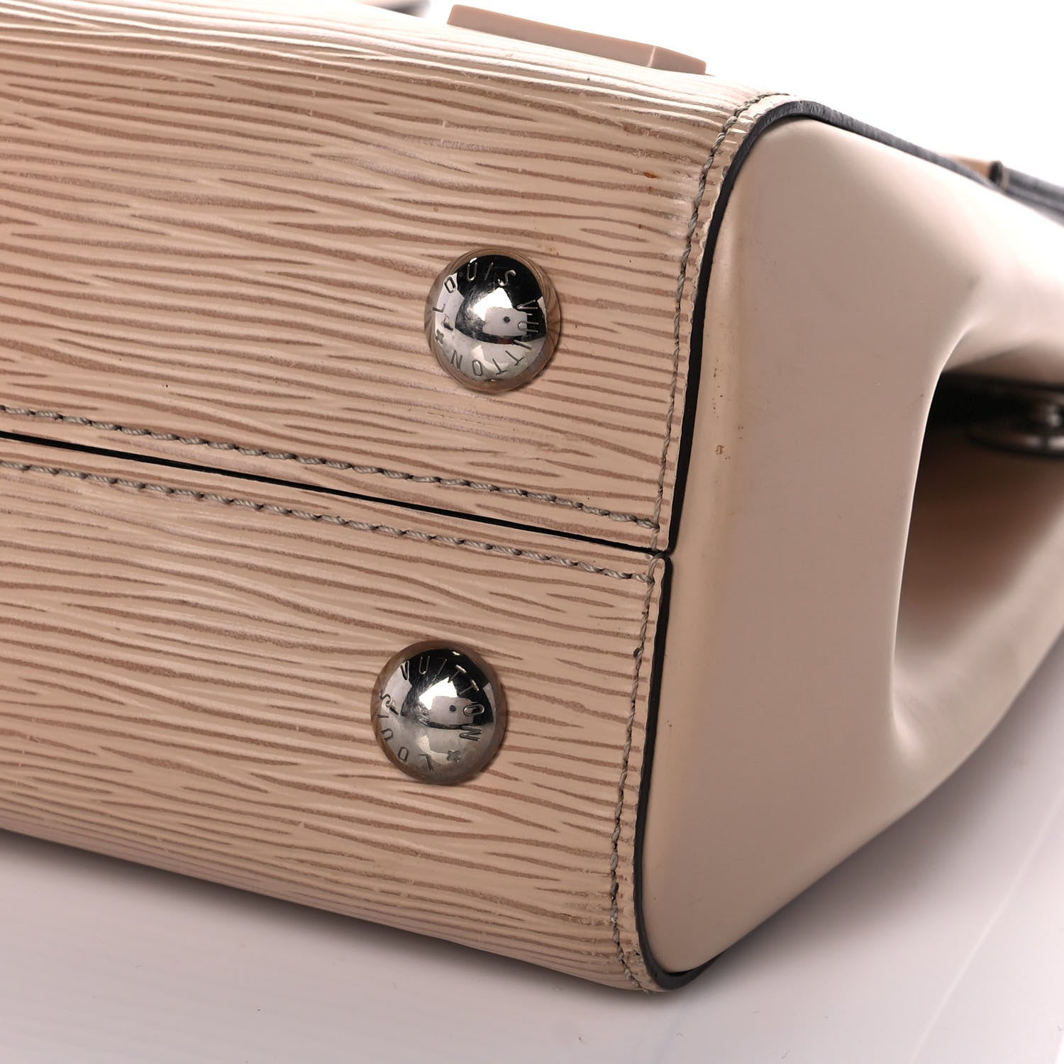 Louis Vuitton Epi Cluny MM Dune 8 of 10