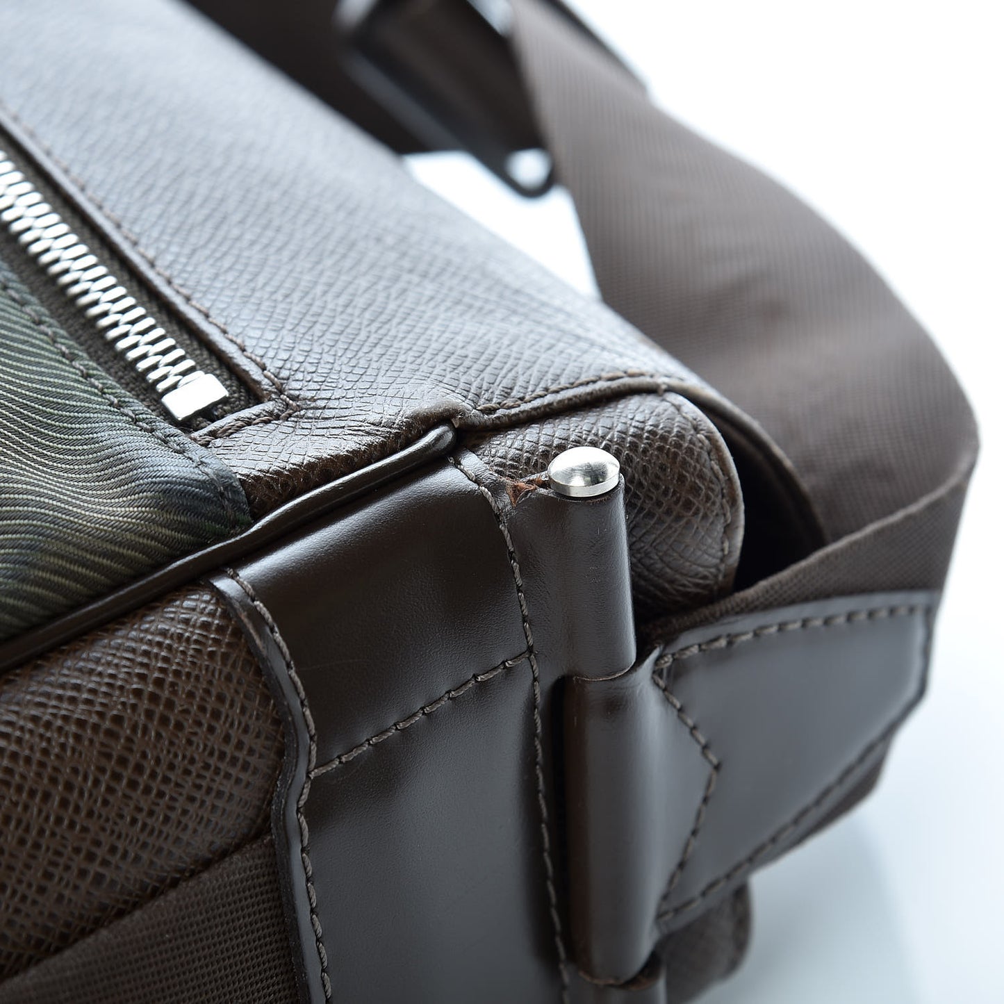 Taiga Viktor Messenger Bag Grizzli