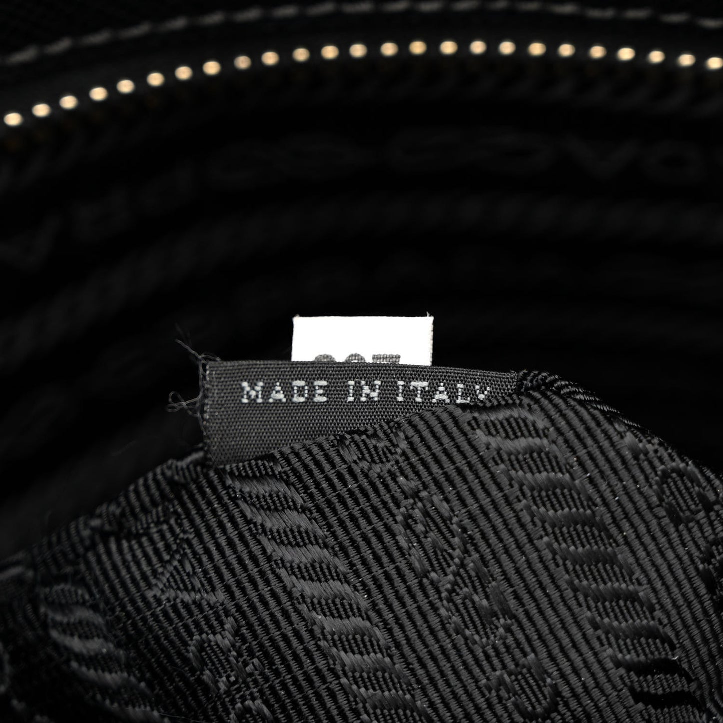 Saffiano Medium Galleria Double Zip Tote Black