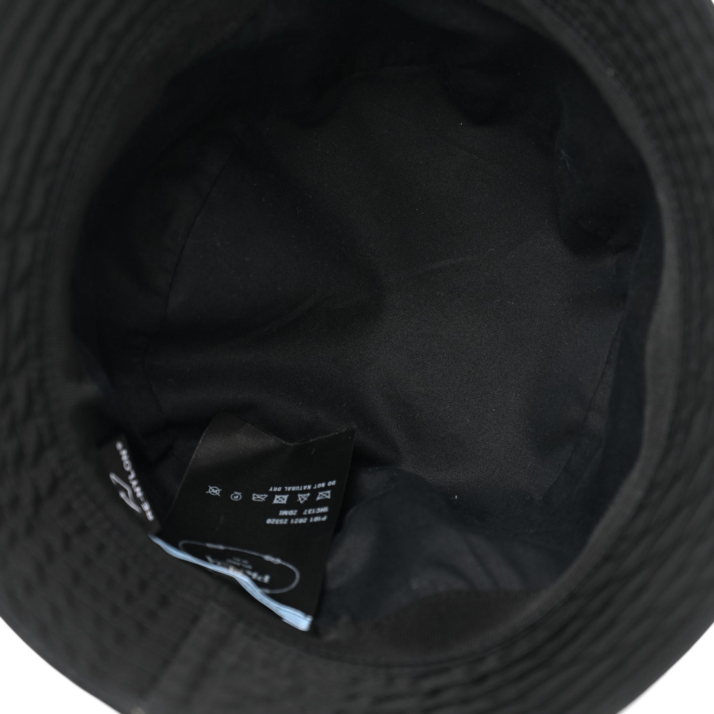 Re-Nylon Metal Triangle Logo Womens Bucket Hat M Black