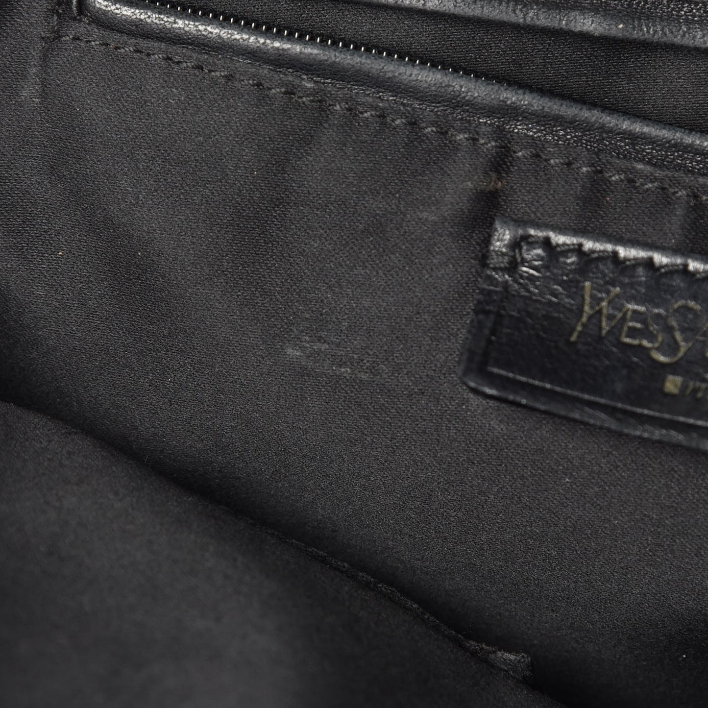Textured Patent Calfskin Medium Muse Black