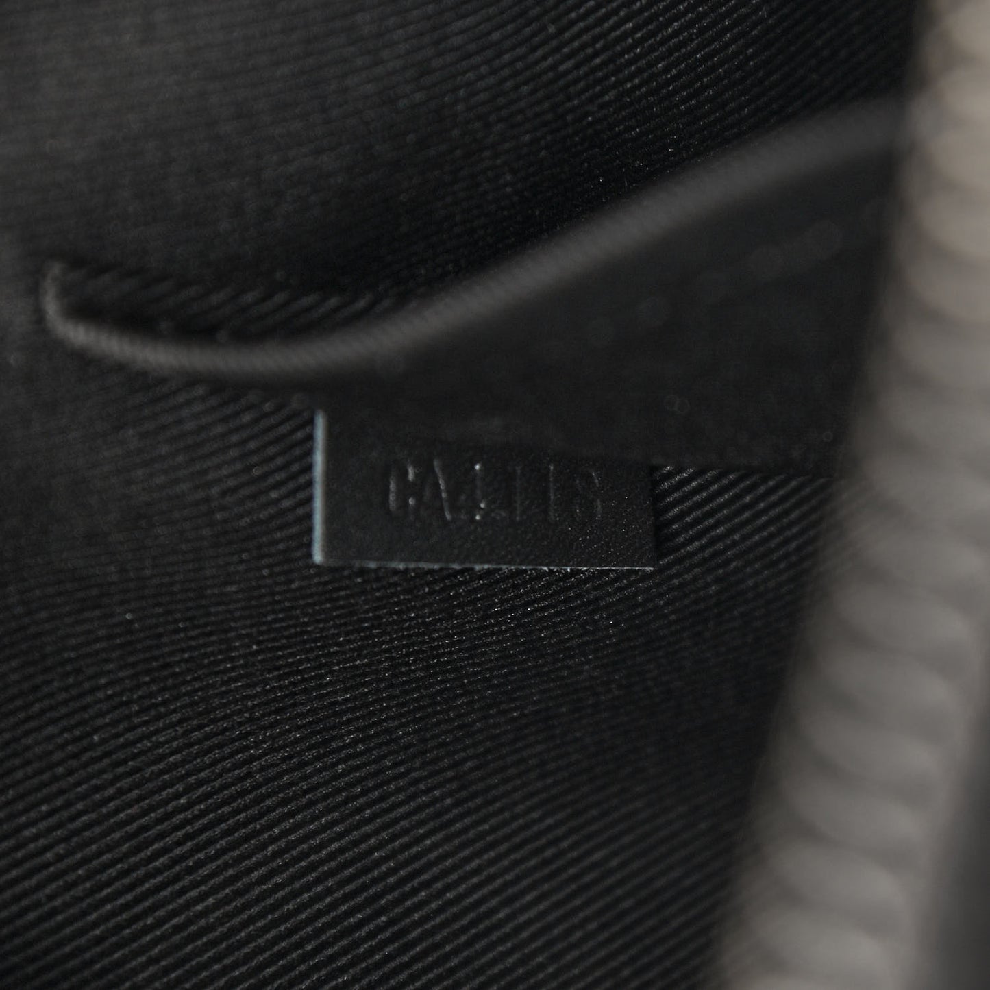 Damier Infini Discovery Messenger BB Onyx