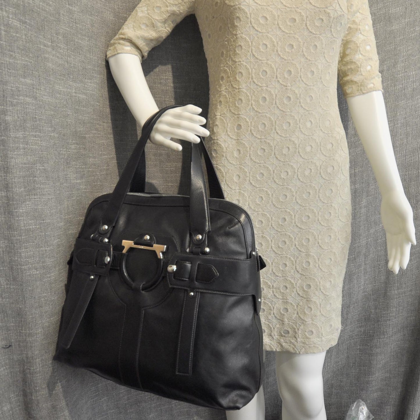 SALVATOREFERRAGAMOLeatherGancioToteBlack