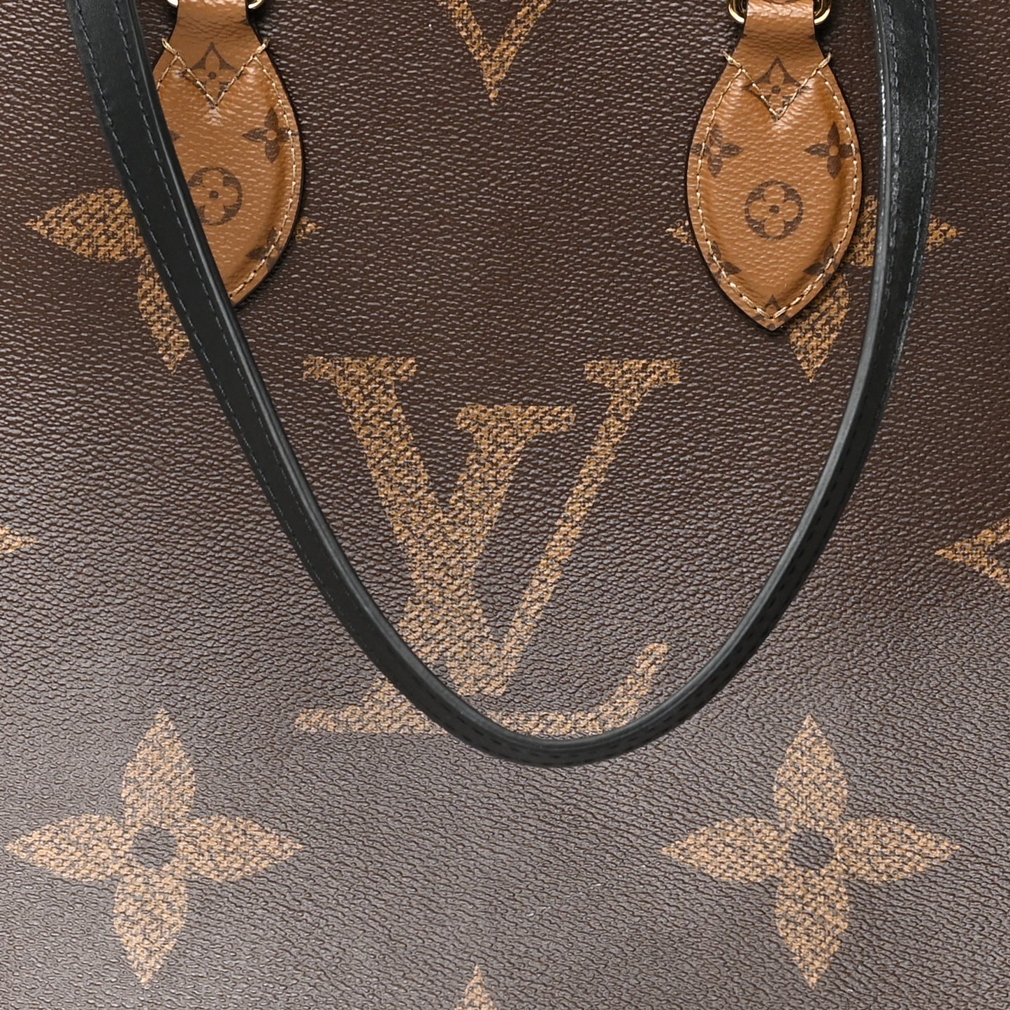 Reverse Monogram Giant Onthego MM