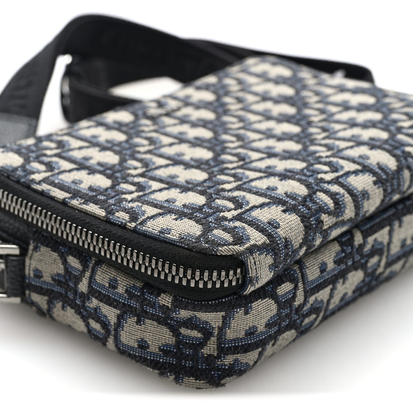 Oblique Pouch Beige Black