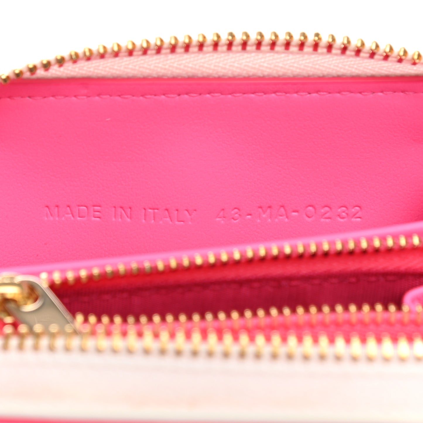 Calfskin Vibe Voyageur Card Holder Fluorescent Pink