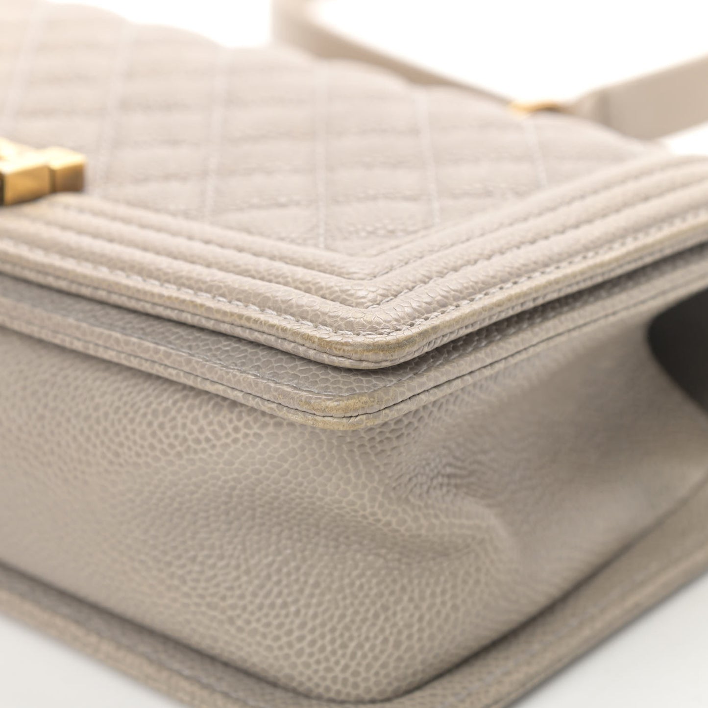 Caviar Quilted Medium Boy Flap Light Grey