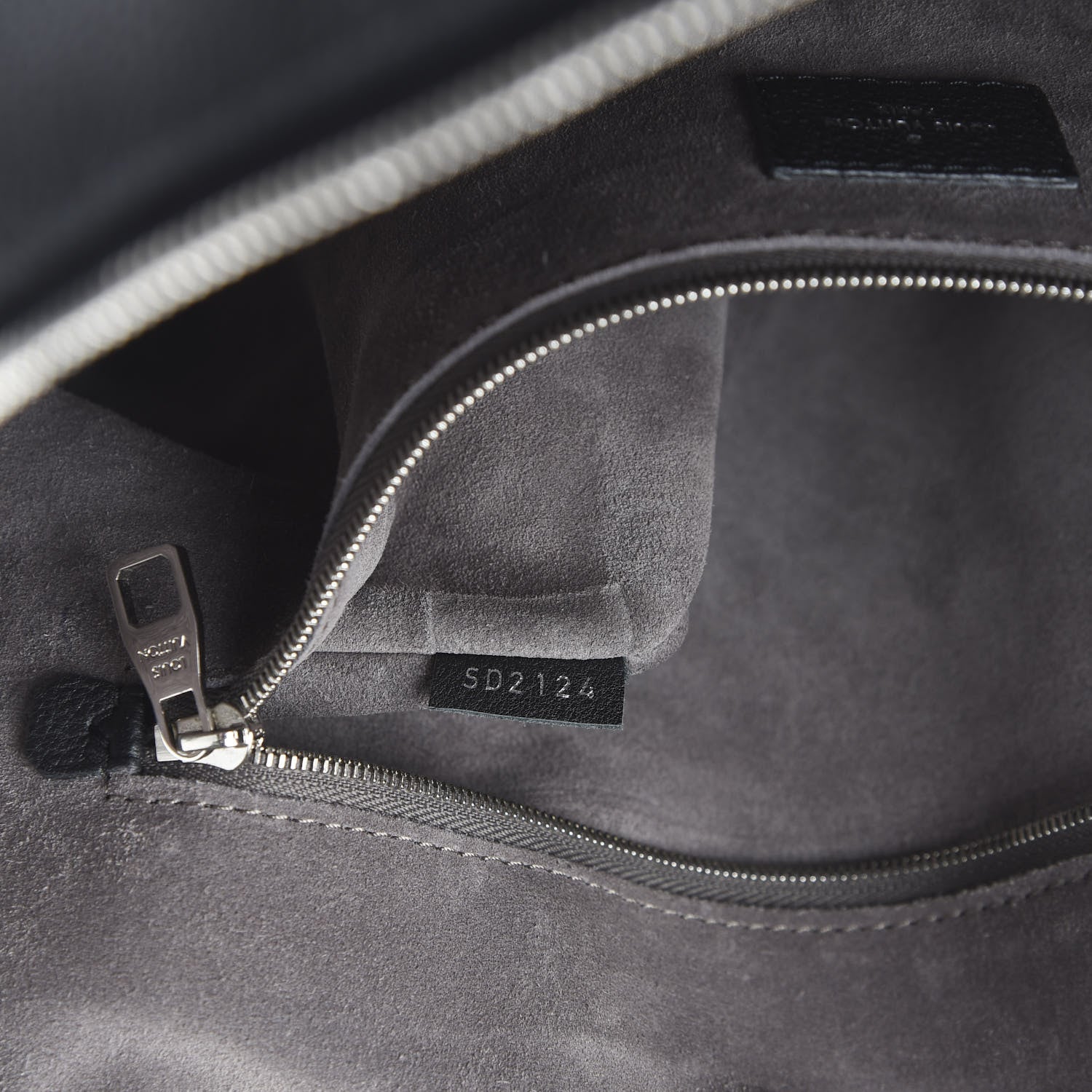 Louis Vuitton Veau Cachemire Soft Lockit MM Black 6 of 11