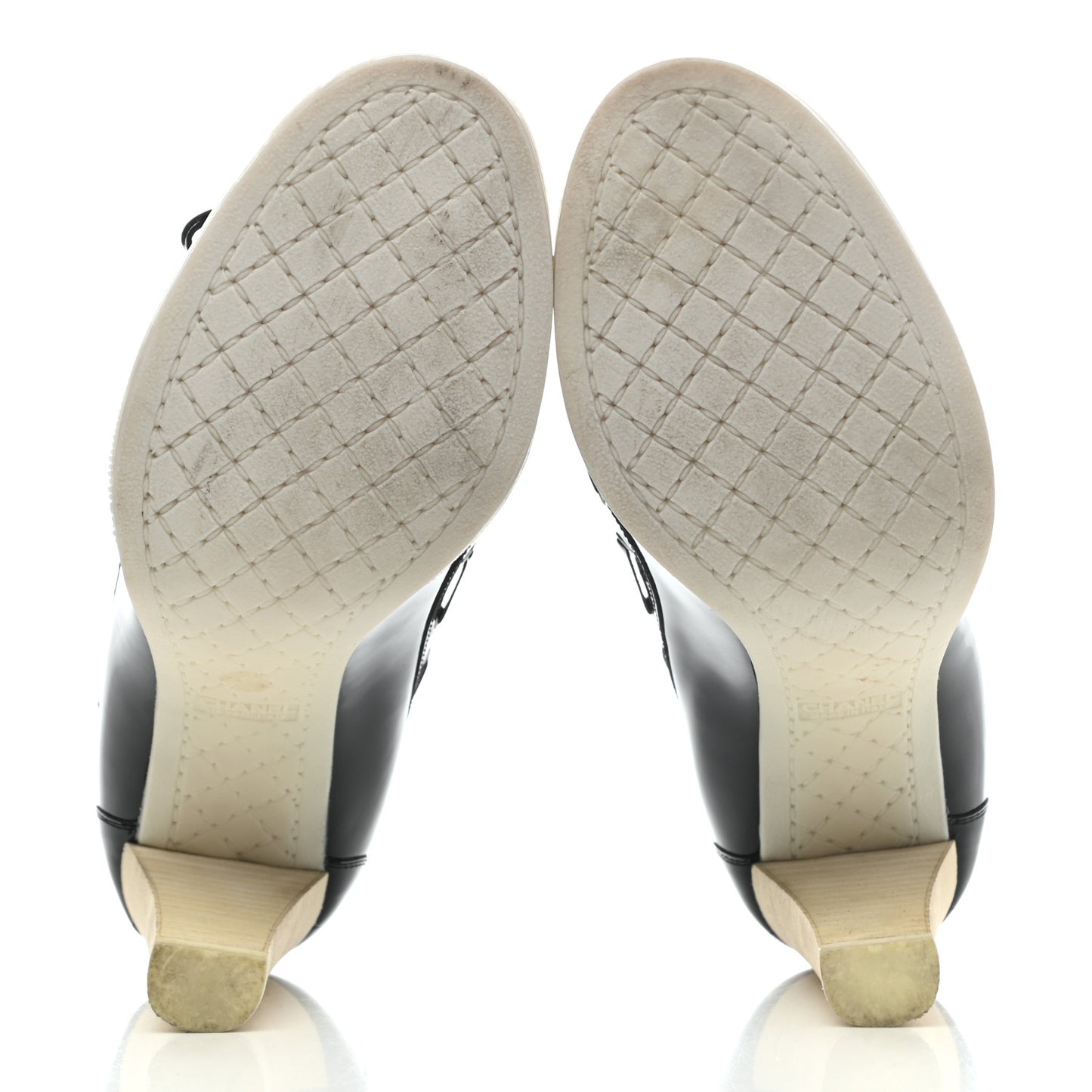 Lambskin Patent Cap Toe Boat Pumps 38 Black White