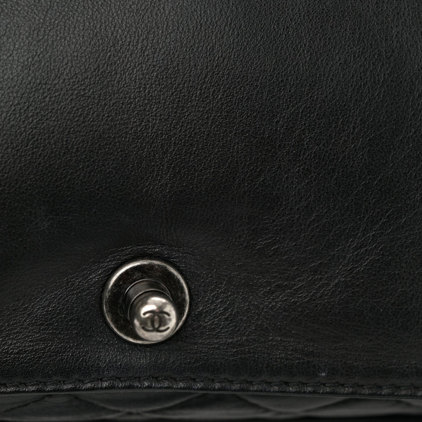 Calfskin Enchained New Medium Boy Flap Black