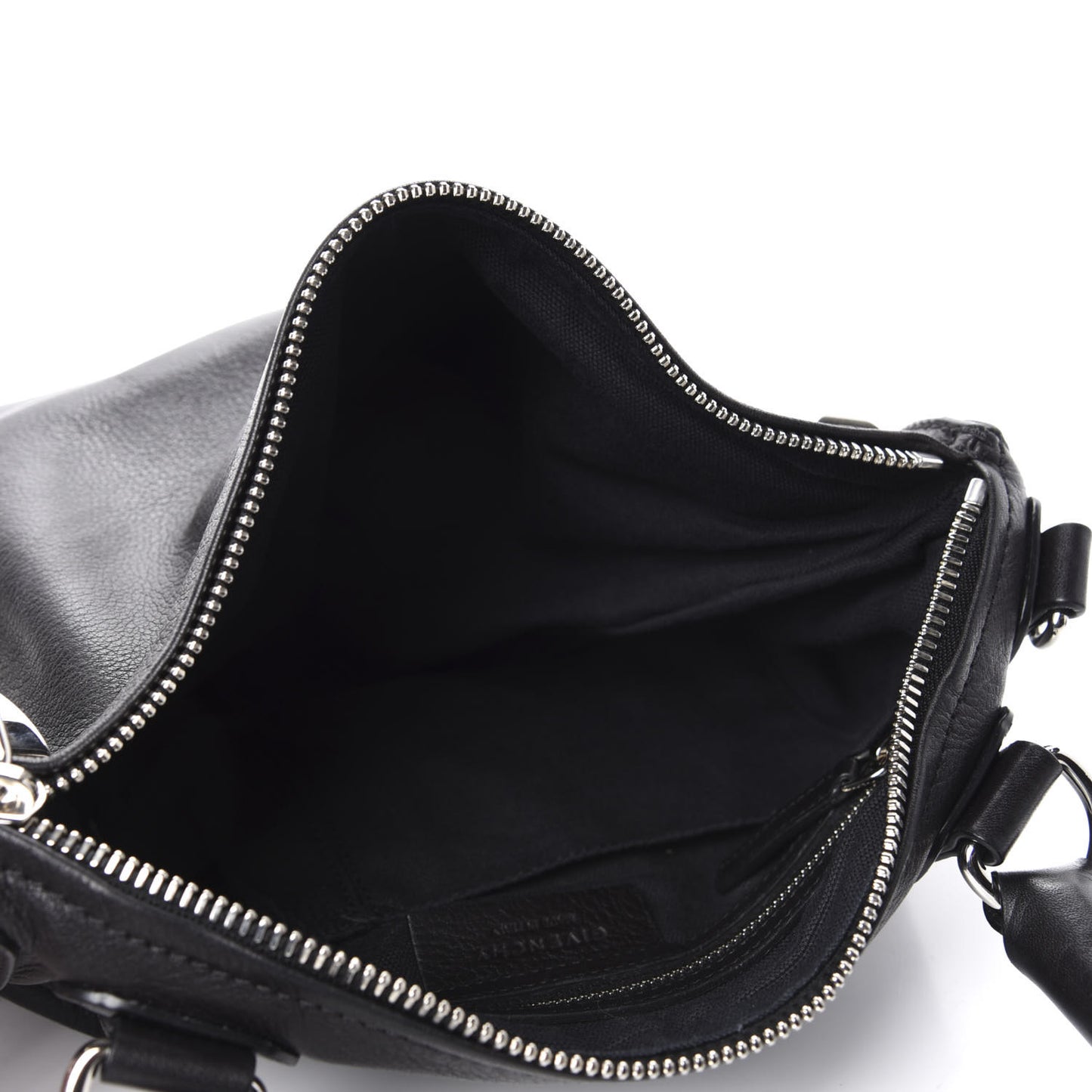 Pebbled Calfskin Medium Pyramid Stud Pandora Black