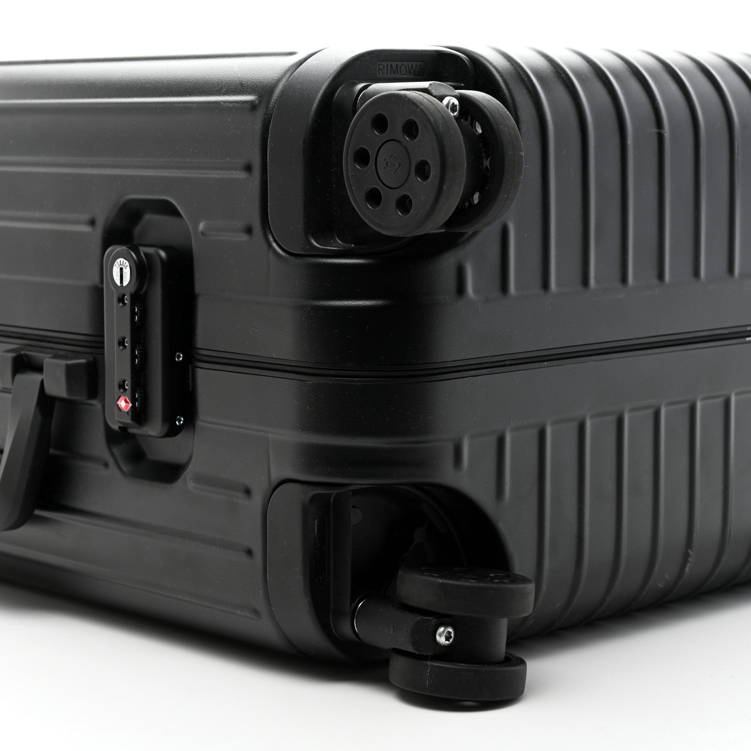 Rimowa Polycarbonate Aluminum Hybrid Cabin Matte Black 8 of 11