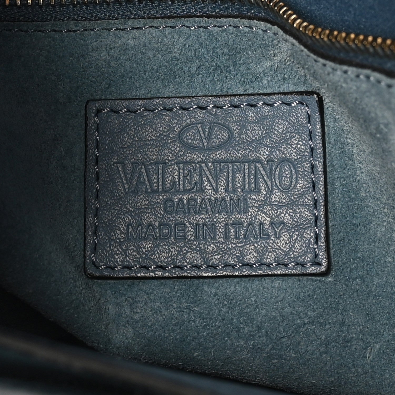 Valentino Garavani Grained Calfskin Rockstud Bucket Bag Amadeus 6 of 9