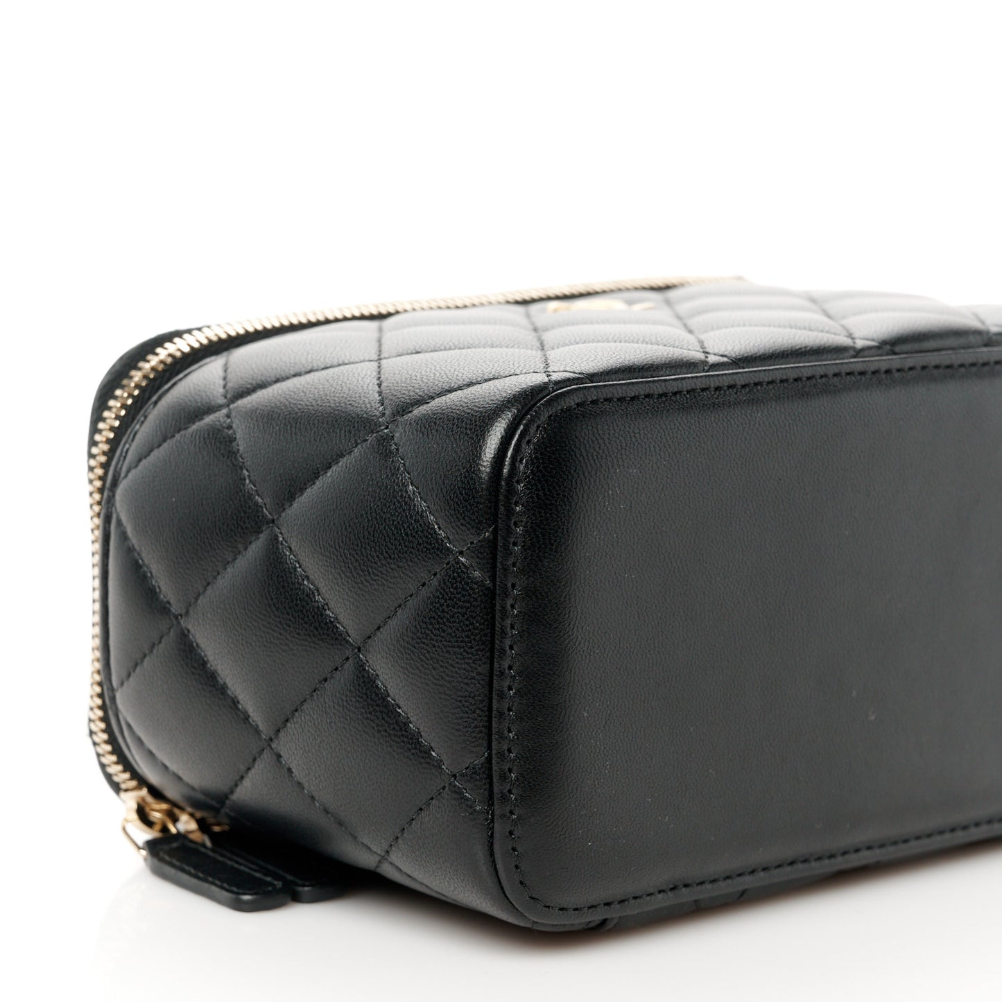 Lambskin Quilted Pearl Crush Small Vanity Case With Chain Black
