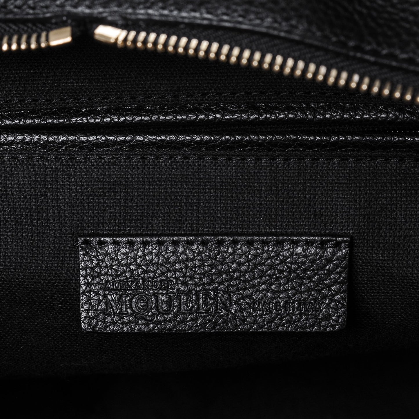 Pebbled Calfskin Large Skull Padlock Zip Around Tote Black