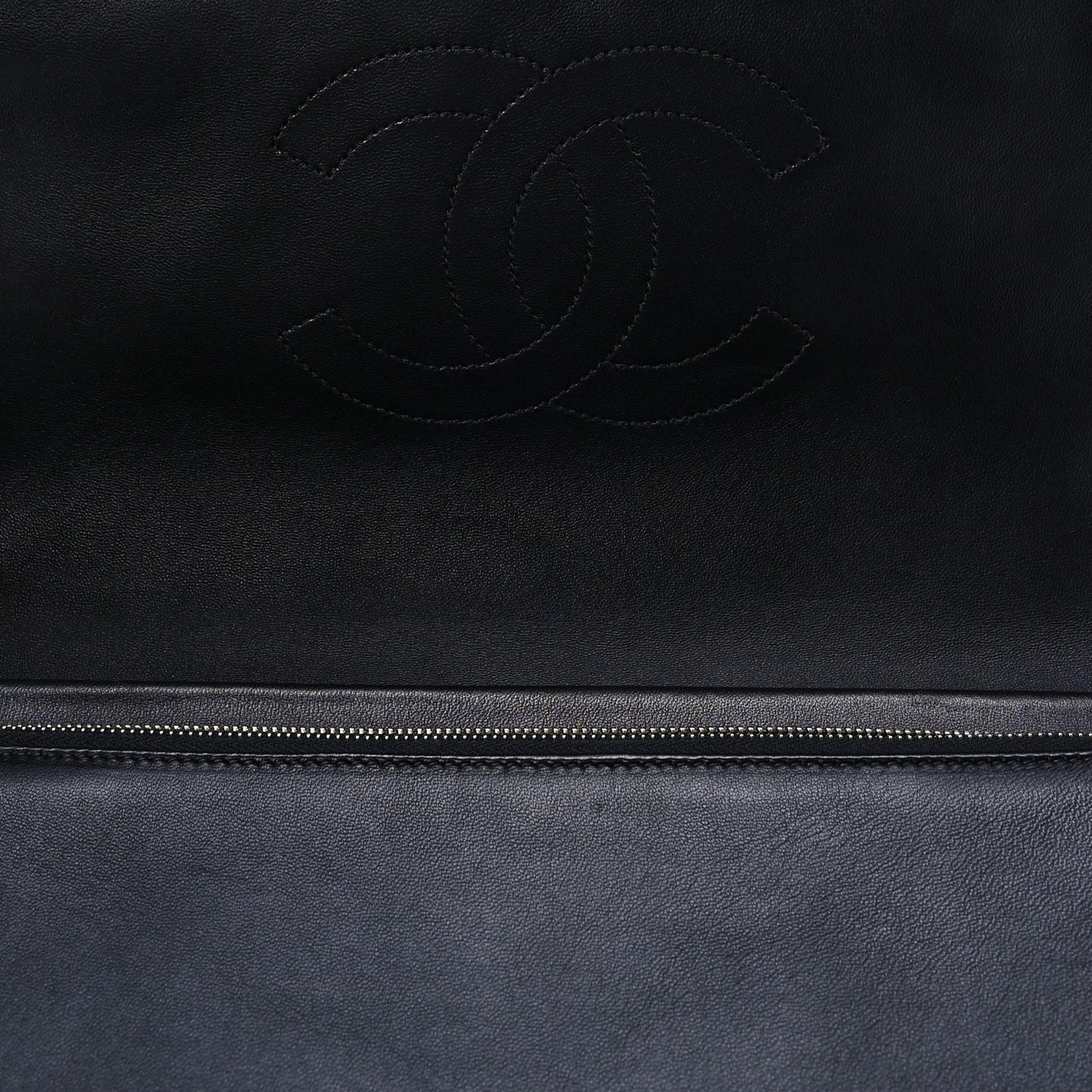 Shearling Lambskin Chanel 100% Clutch Black