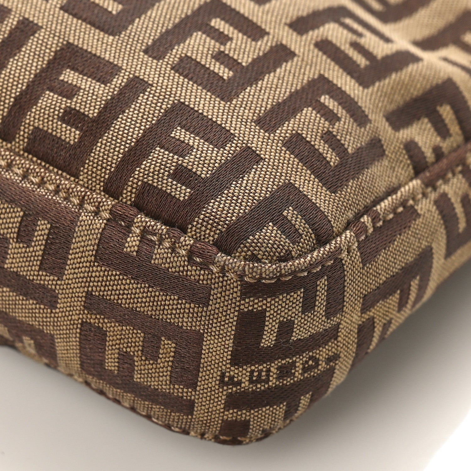 Fendi ベージュ ロゴポーチ Fendi Zucchino Pochette Beige 1440666 – FASHIONPHILE