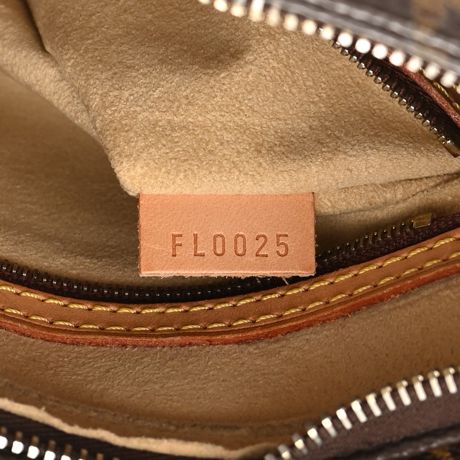 Louis Vuitton Monogram Looping MM 7 of 18