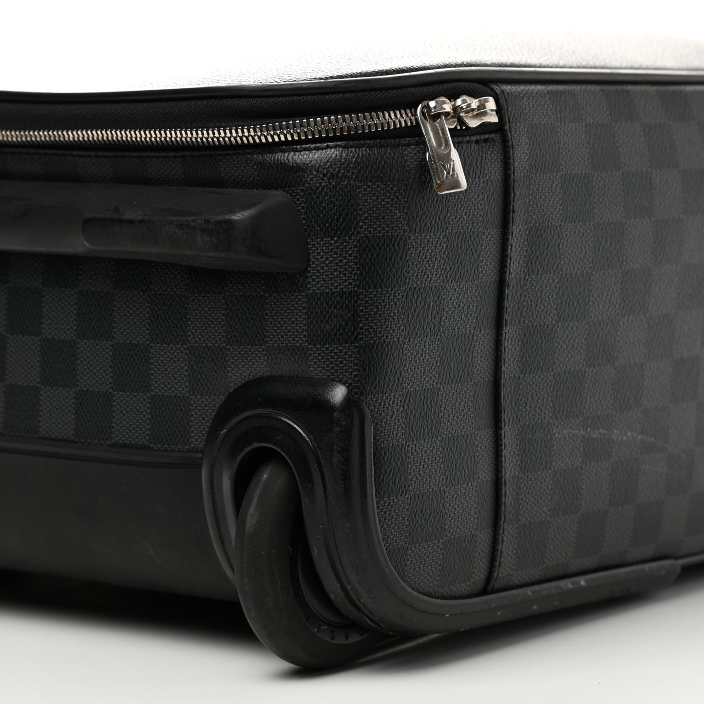 Damier Graphite Pegase 45