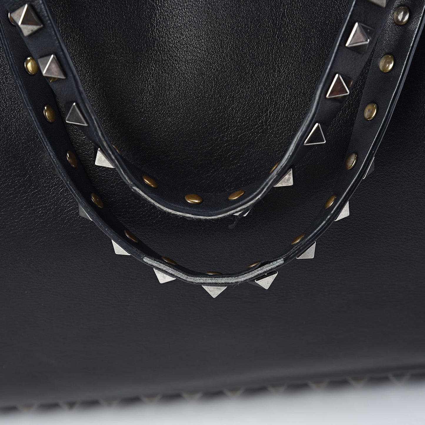Vitello Medium Rockstud Tote Black