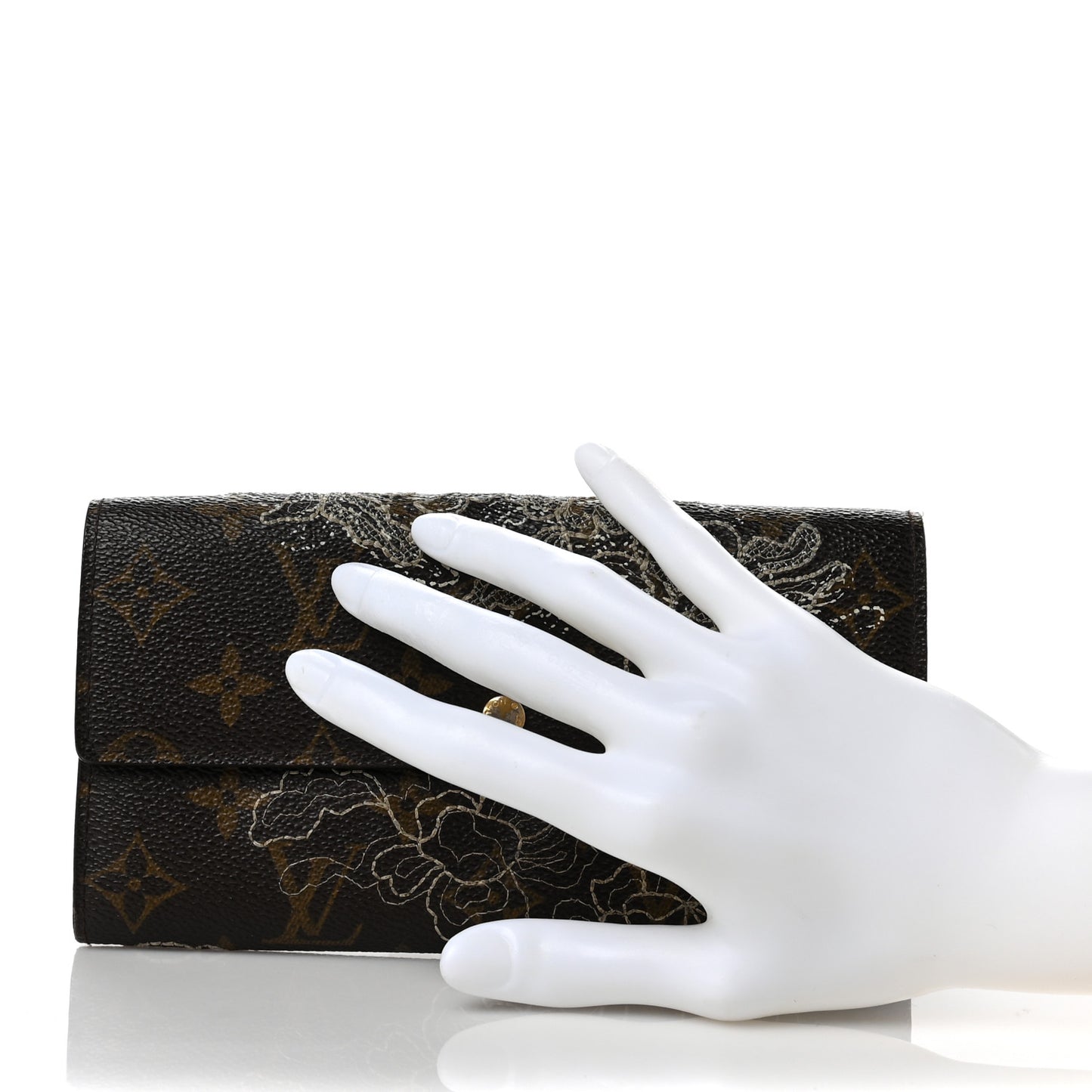 Monogram Dentelle Sarah Wallet Silver