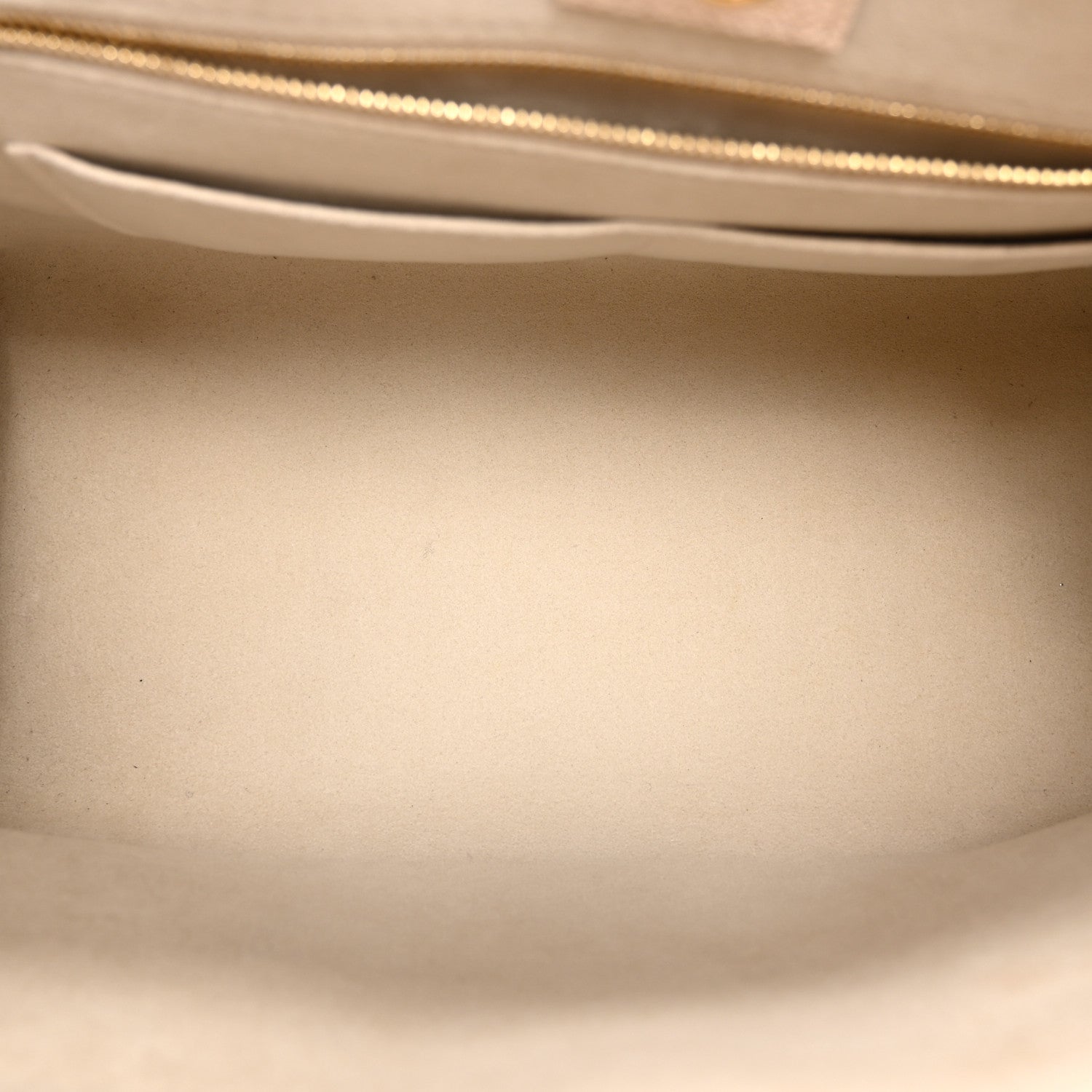 Louis Vuitton Empreinte Monogram Giant By The Pool Onthego MM Cream Saffron 5 of 9