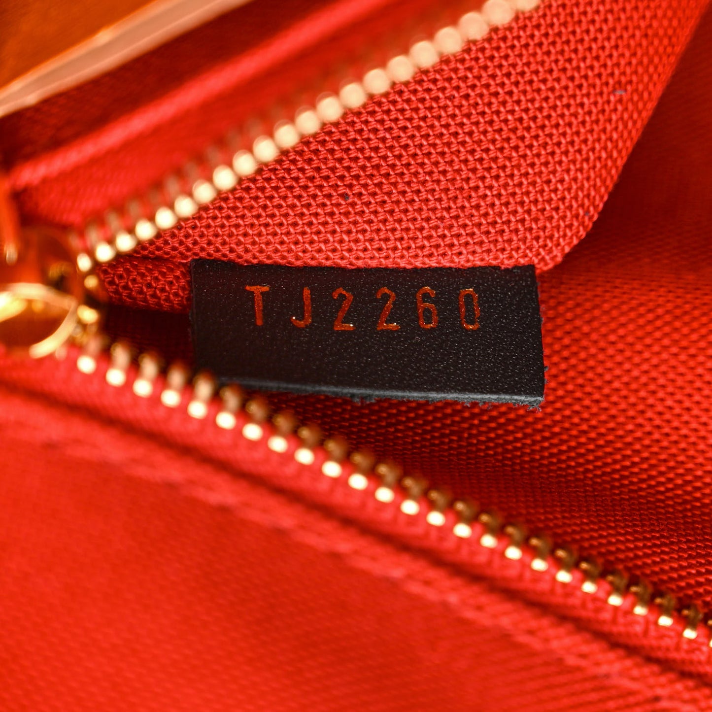 Reverse Monogram Giant Onthego MM