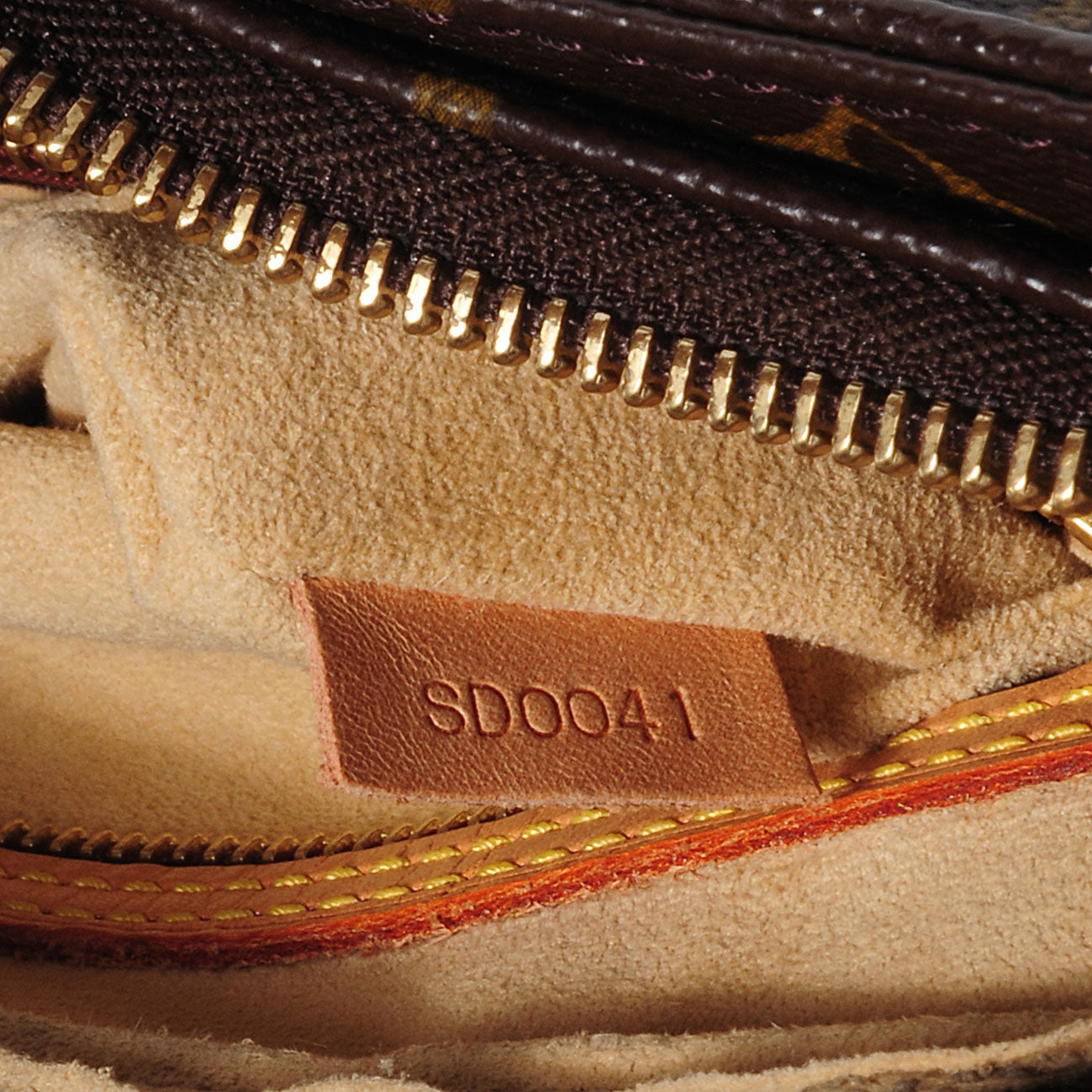 Louis Vuitton Monogram Looping MM 7 of 7